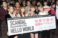 左からTOMOMI、HARUNA、RINA、MAMI。