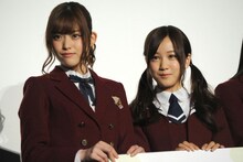 左から松村沙友理、星野みなみ。