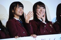 左から深川麻衣、高山一実。