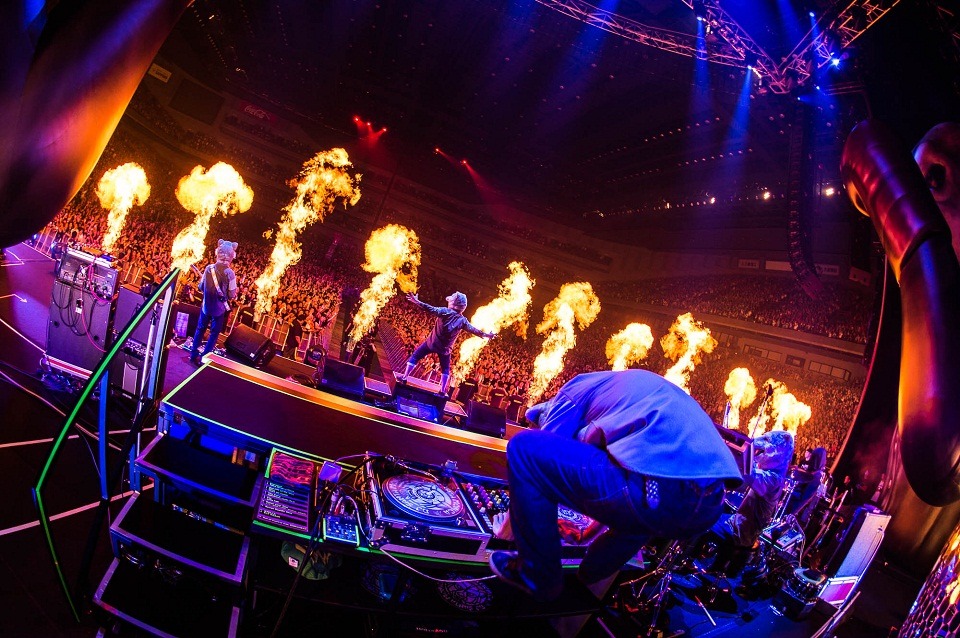 「Out of Control JAPAN Tour 2015」埼玉・さいたまスーパーアリーナ公演の様子。（写真提供：ソニー・ミュージックレコーズ）