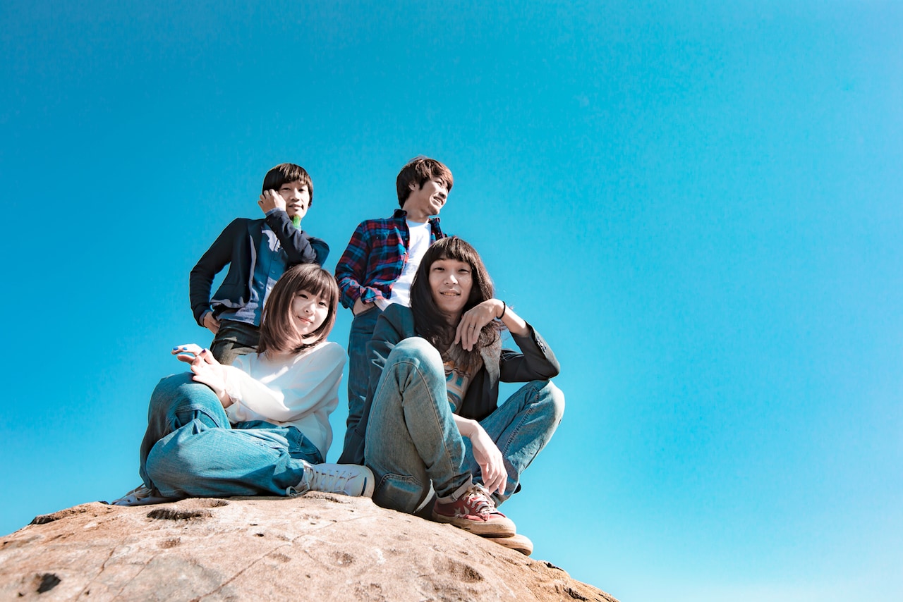 Wienners、自主企画ライブでカラスは真っ白とツーマン