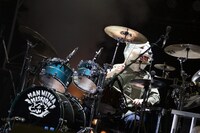 「Out of Control JAPAN Tour 2015」埼玉・さいたまスーパーアリーナ公演よりMAN WITH A MISSIONのライブの様子。（Photo by Nobuyuki Kobayashi & Daisuke Sakai）