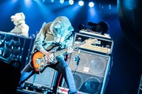 「Out of Control JAPAN Tour 2015」埼玉・さいたまスーパーアリーナ公演よりMAN WITH A MISSIONのライブの様子。（Photo by Nobuyuki Kobayashi & Daisuke Sakai）