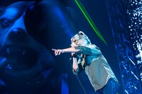 「Out of Control JAPAN Tour 2015」埼玉・さいたまスーパーアリーナ公演よりMAN WITH A MISSIONのライブの様子。（Photo by Nobuyuki Kobayashi & Daisuke Sakai）