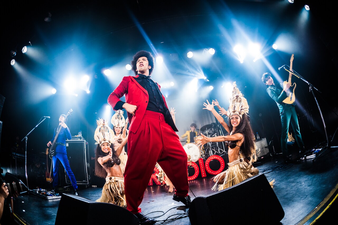 BRADIO、ゲストあり寸劇ありの熱狂パーティナイトでツアー終幕