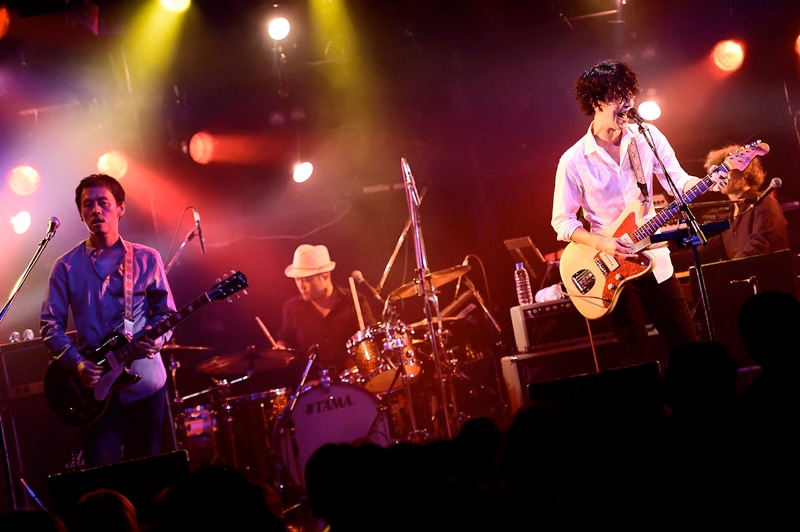 「GRAPEVINE club circuit 2015」広島公演の様子。（撮影：小原実）