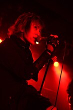 ASH DA HEROが10月15日に都内のライブハウスで行った、マスコミやディーラーを対象としたコンベンションライブの様子。（撮影：緒車寿一）