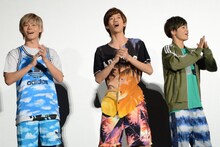 高城礼子さんに応援コールを送るカイ、リョウガ、タクヤ（左から）。