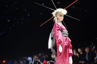 「YOSHIKIMONO FIRST COLLECTION」の様子。
