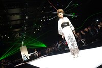 「YOSHIKIMONO FIRST COLLECTION」の様子。