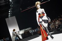 「YOSHIKIMONO FIRST COLLECTION」の様子。