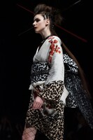 「YOSHIKIMONO FIRST COLLECTION」の様子。