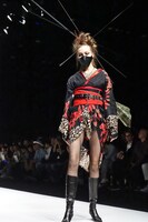 「YOSHIKIMONO FIRST COLLECTION」の様子。