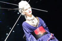 「YOSHIKIMONO FIRST COLLECTION」の様子。