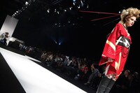 「YOSHIKIMONO FIRST COLLECTION」の様子。