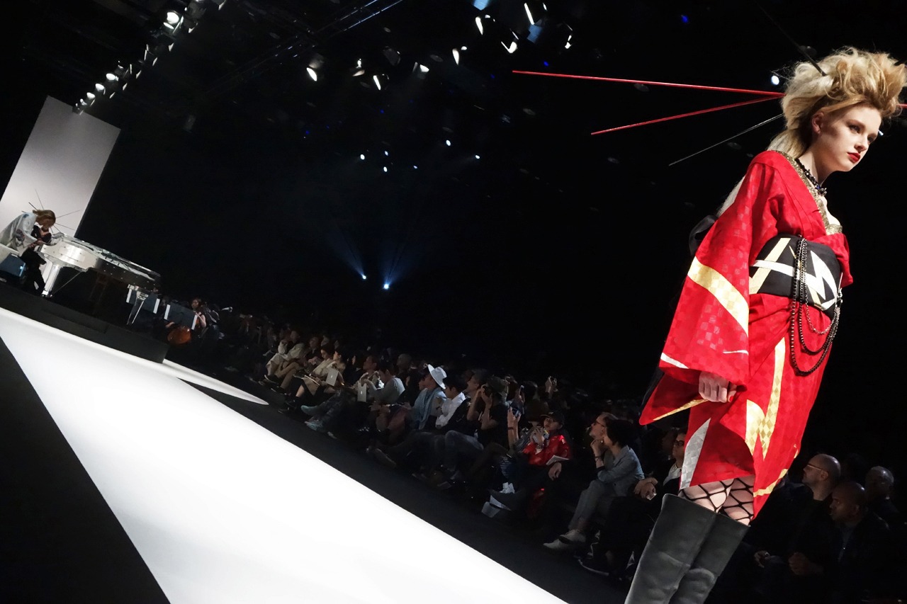 「YOSHIKIMONO FIRST COLLECTION」の様子。