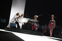 「YOSHIKIMONO FIRST COLLECTION」の様子。
