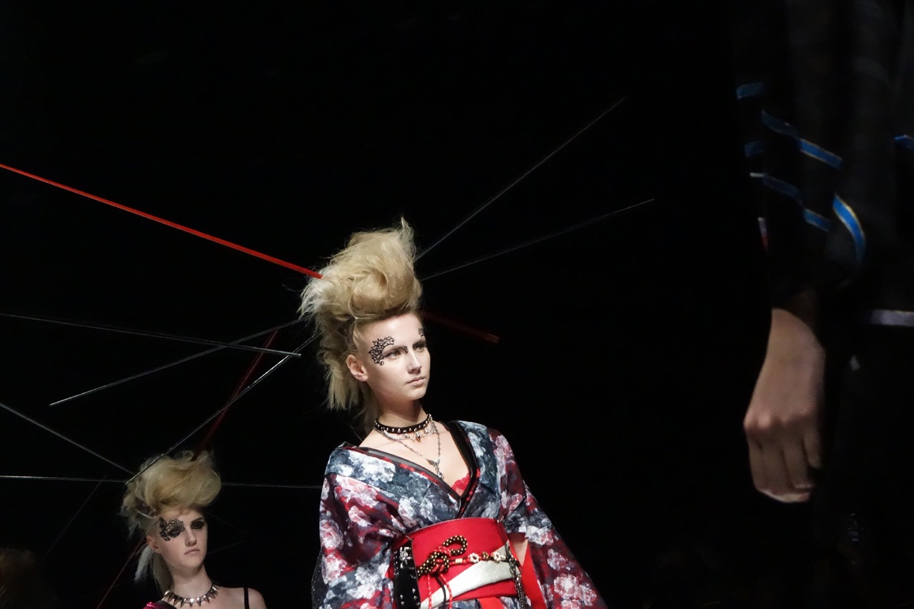 「YOSHIKIMONO FIRST COLLECTION」の様子。