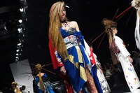 「YOSHIKIMONO FIRST COLLECTION」の様子。