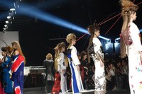 「YOSHIKIMONO FIRST COLLECTION」の様子。