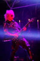 人気画像10位は「VAMPS『HALLOWEEN PARTY』神戸で開幕、豪華仮装と演出に8000人感嘆」より、K.A.Z。（G / VAMPS）