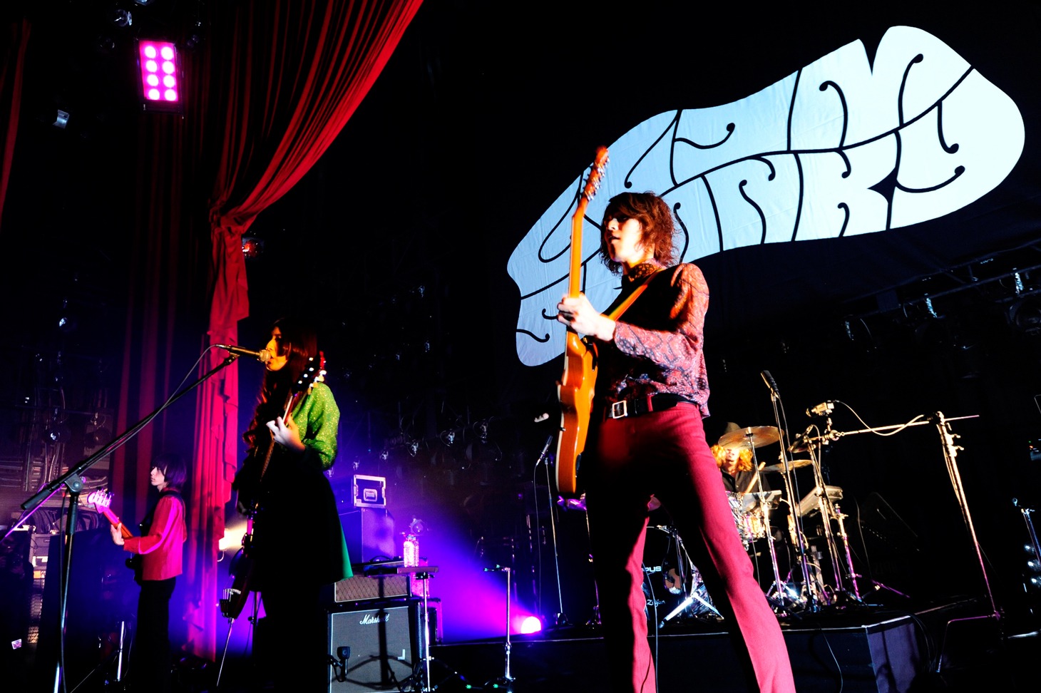 「SUNRISE JOURNEY TOUR 2015」赤坂BLITZ公演の様子。（写真提供：ユニバーサルミュージック）
