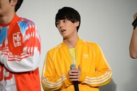 目を赤くするユースケ。