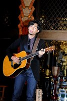 吉田結威（G, Vo）