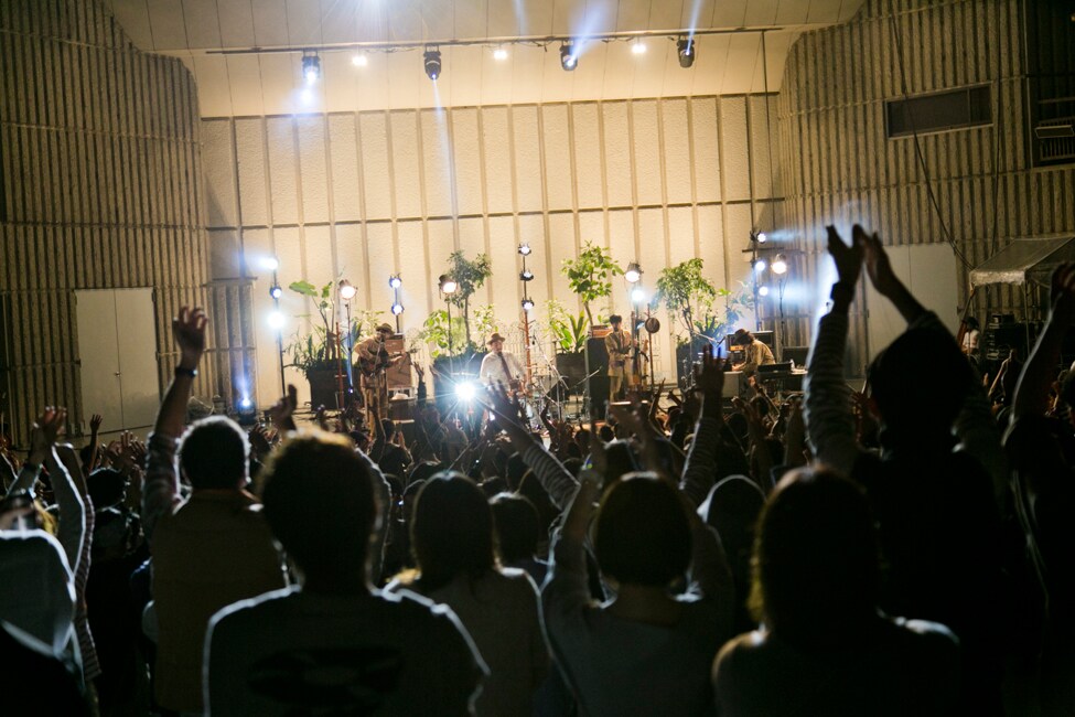 晴れバンド伝説守った！SPECIAL OTHERS、新曲連発の野音ライブ