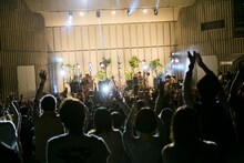 「QUTIMA Ver.19 SPECIAL OTHERS 野音2015」の様子。（Photo by KAZUHARU IGARASHI）