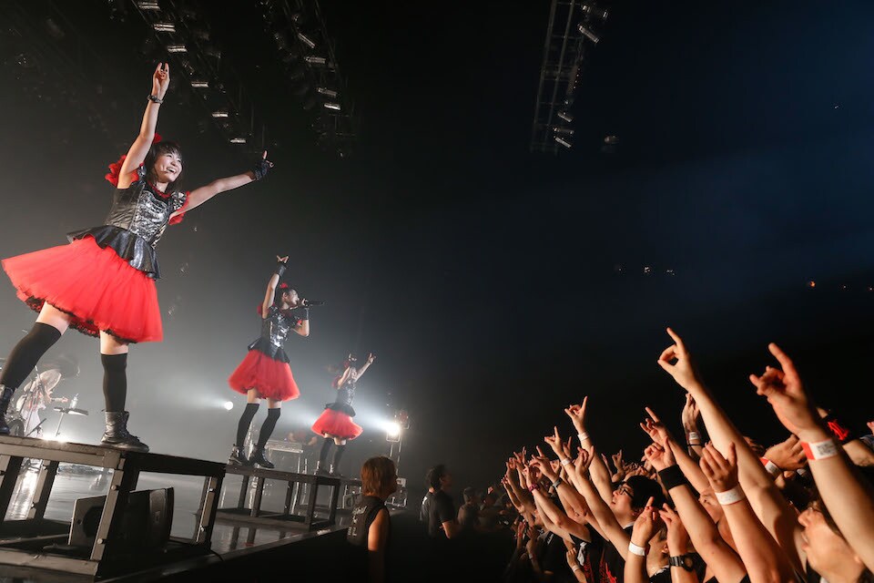 「BABYMETAL WORLD TOUR 2015 in JAPAN」Zepp DiverCity TOKYO公演2日目の様子。（Photo by Taku Fujii）
