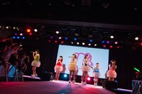 乙女新党によるライブの様子。