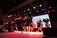 BELLRING少女ハートによるライブの様子。
