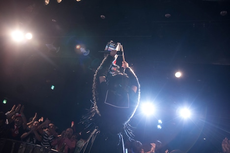 BELLRING少女ハートによるライブの様子。