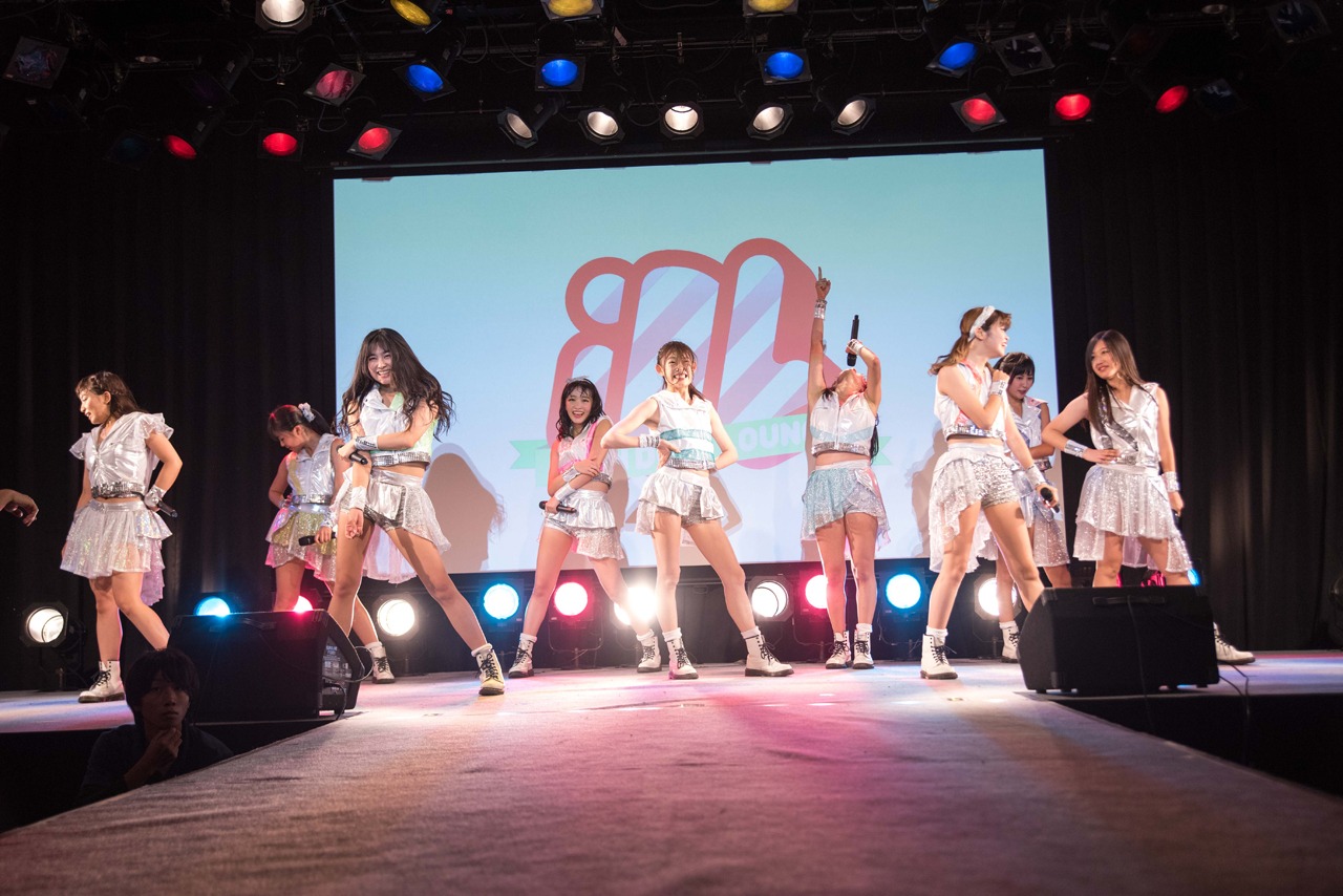 GEMによるライブの様子。