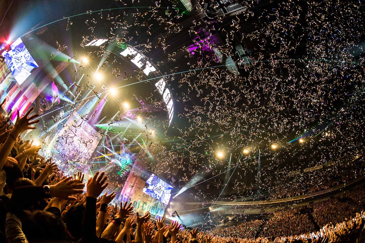 「Out of Control JAPAN Tour 2015」埼玉・さいたまスーパーアリーナ公演よりMAN WITH A MISSIONのライブの様子。（Photo by Nobuyuki Kobayashi & Daisuke Sakai）