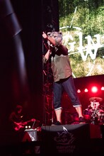 「Out of Control JAPAN Tour 2015」埼玉・さいたまスーパーアリーナ公演よりMAN WITH A MISSIONのライブの様子。（Photo by Nobuyuki Kobayashi & Daisuke Sakai）