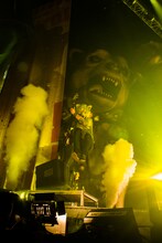 「Out of Control JAPAN Tour 2015」埼玉・さいたまスーパーアリーナ公演よりMAN WITH A MISSIONのライブの様子。（Photo by Nobuyuki Kobayashi & Daisuke Sakai）