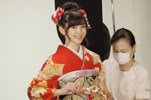 振袖姿の鈴木愛理。