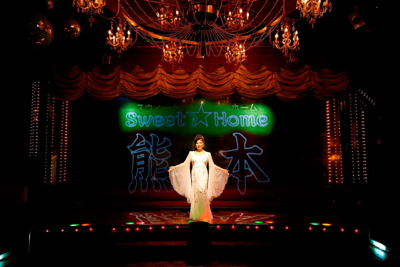 八代亜紀「Sweet Home Kumamoto」ミュージックビデオ撮影時の様子。
