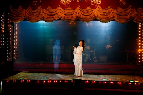 八代亜紀「Sweet Home Kumamoto」ミュージックビデオ撮影時の様子。