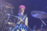 「Out of Control JAPAN Tour 2015」埼玉・さいたまスーパーアリーナ公演よりZebraheadのライブの様子。（Photo by Nobuyuki Kobayashi & Daisuke Sakai）