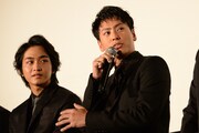 岩田剛典（EXILE、三代目 J Soul Brothers from EXILE TRIBE）の演技について熱弁を振るう山下健二郎（三代目 J Soul Brothers from EXILE TRIBE）。