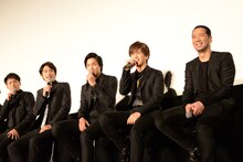 左から山下健二郎（三代目 J Soul Brothers from EXILE TRIBE）、町田啓太（劇団EXILE）、鈴木伸之（劇団EXILE）、岩田剛典（EXILE、三代目 J Soul Brothers from EXILE TRIBE）、EXILE HIRO。