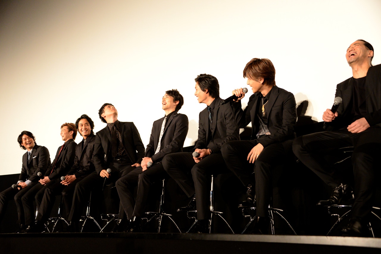 岩田剛典（EXILE、三代目 J Soul Brothers from EXILE TRIBE）のモノマネをする山下健二郎（三代目 J Soul Brothers from EXILE TRIBE）を見て大爆笑する登壇者たち。