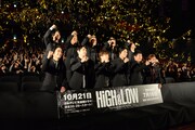 「HiGH&LOW ～THE STORY OF S.W.O.R.D.～」の完成披露舞台挨拶の様子。
