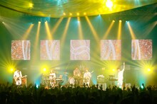 Czecho No Republic「『Santa Fe』リリース記念 聖なる行進TOUR スーパーファイナル × 一夜限りの結成5周年スペシャル」の様子。（撮影：山川哲矢）