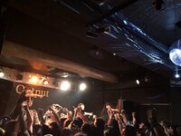 PassCodeのライブの様子。