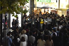 SANABAGUN.のラスト路上ライブの様子。