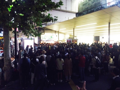 SANABAGUN.のラスト路上ライブの様子。